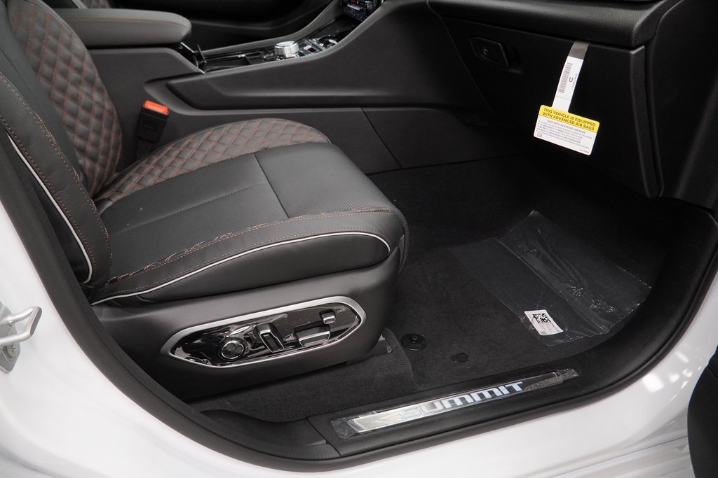 New 2025 Jeep Grand Cherokee Summit w/ Obsidian Package image 36