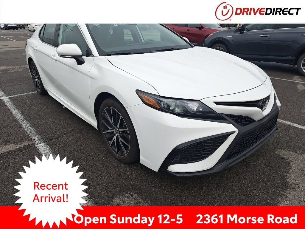 Used 2023 Toyota Camry SE FWD image 1