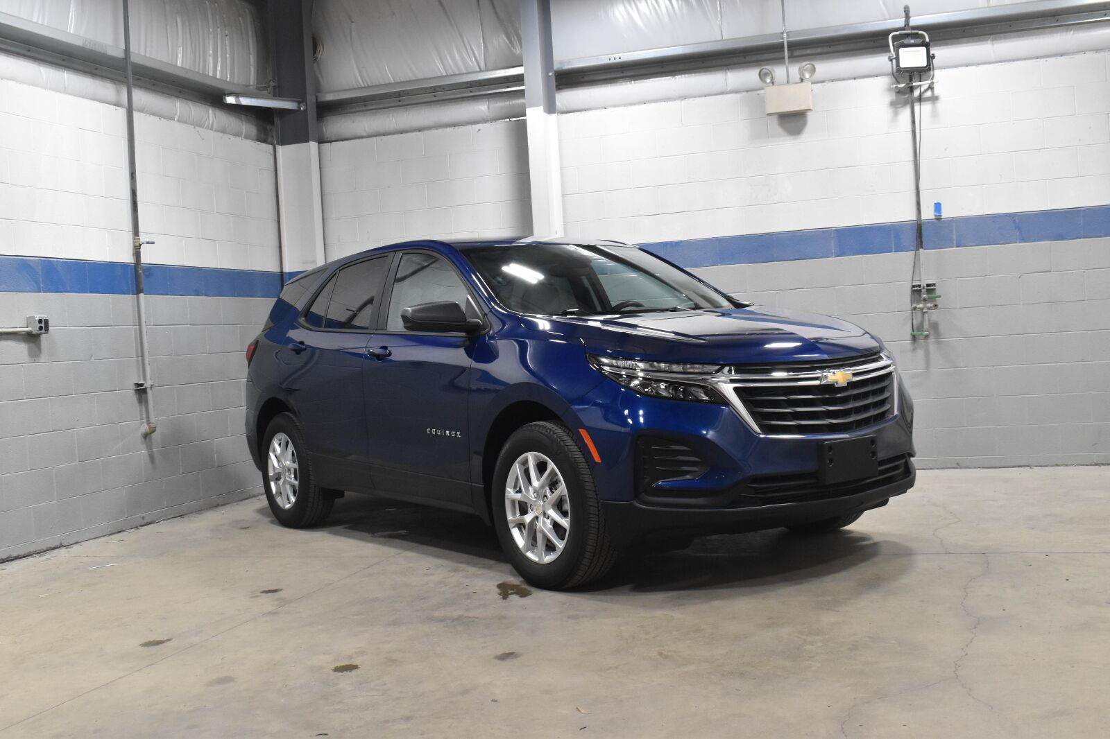 Used 2023 Chevrolet Equinox LS w/ LS Convenience Package AWD/4WD image 25