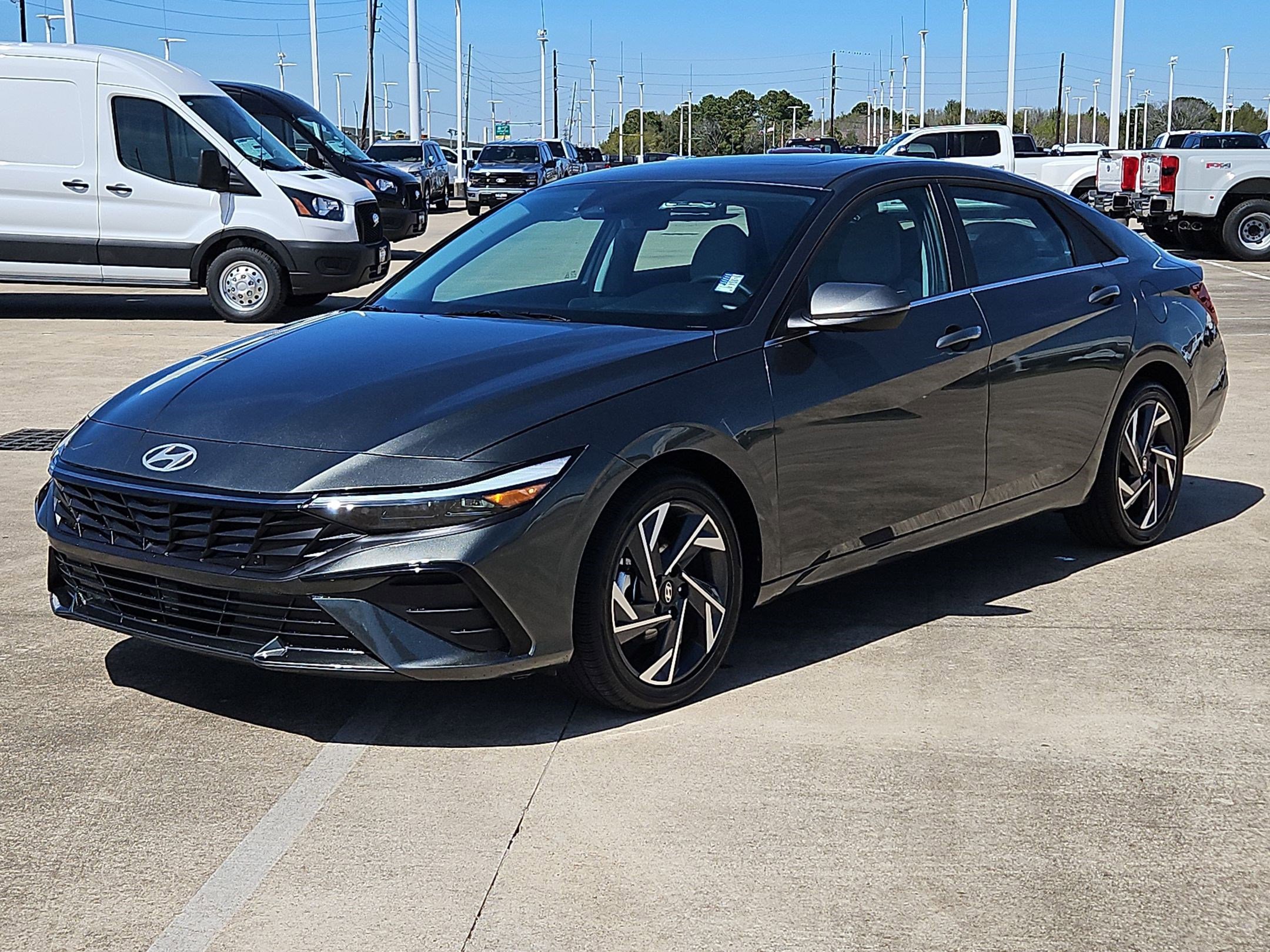 Used 2025 Hyundai Elantra Limited image 8