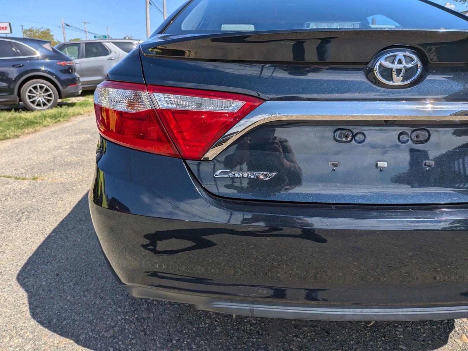 Used 2015 Toyota Camry SE FWD image 11