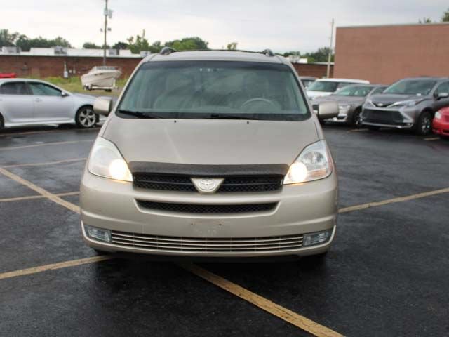 Used 2004 Toyota Sienna XLE w/ XLE Pkg 16 FWD image 3