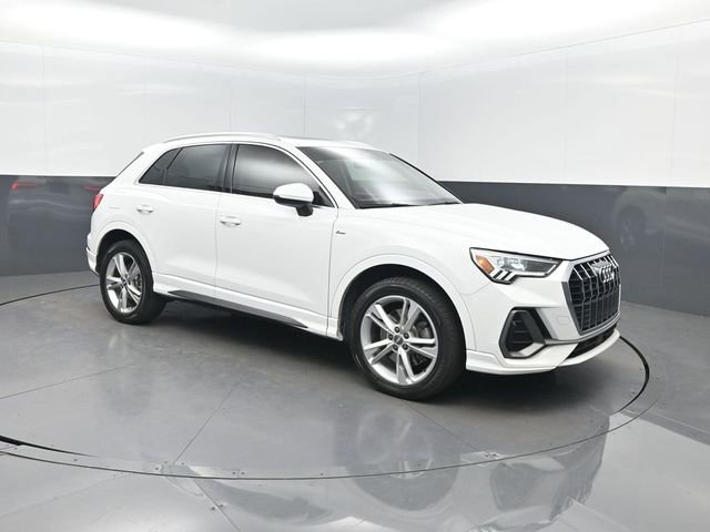 Used 2019 Audi Q3 2.0T Premium Plus w/ Premium Plus Package AWD/4WD image 3