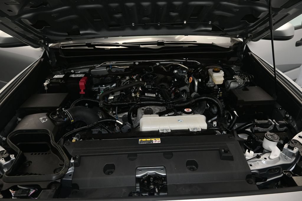 Used 2025 Toyota Tacoma TRD Off-Road AWD/4WD image 15