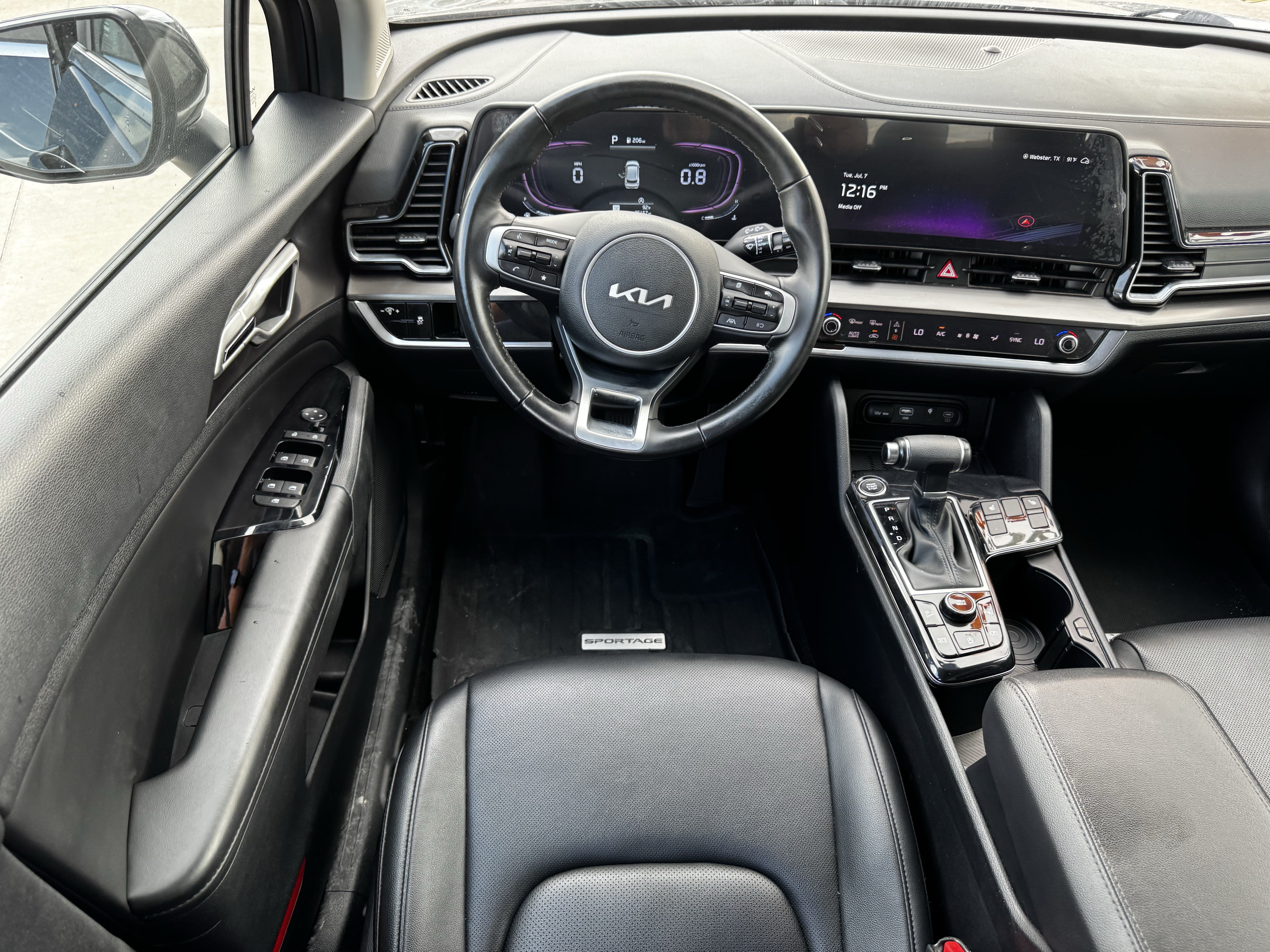 Used 2025 Kia Sportage EX FWD image 11