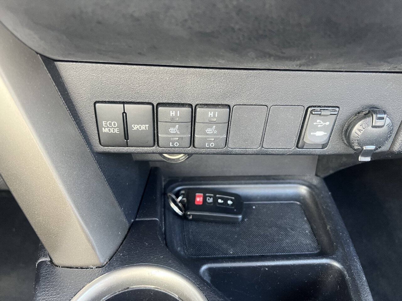 Used 2013 Toyota RAV4 Limited AWD/4WD image 20