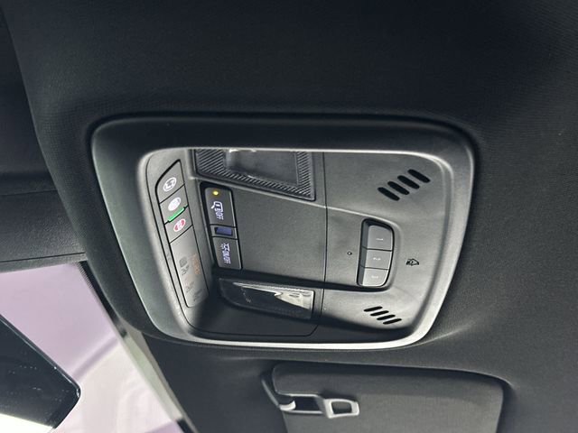 Used 2023 Chevrolet Traverse RS image 19