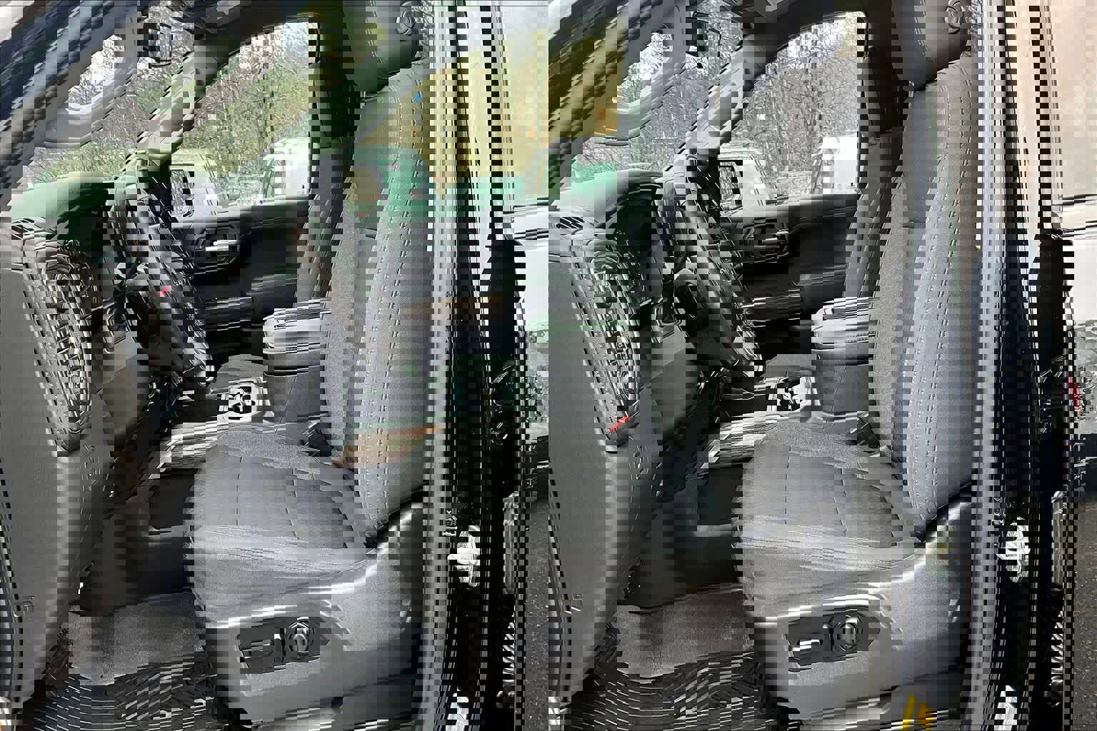 Used 2021 Chevrolet Silverado 1500 LT Trail Boss AWD/4WD image 9