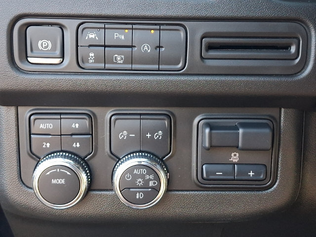 Used 2024 GMC Yukon XL SLT AWD/4WD image 9