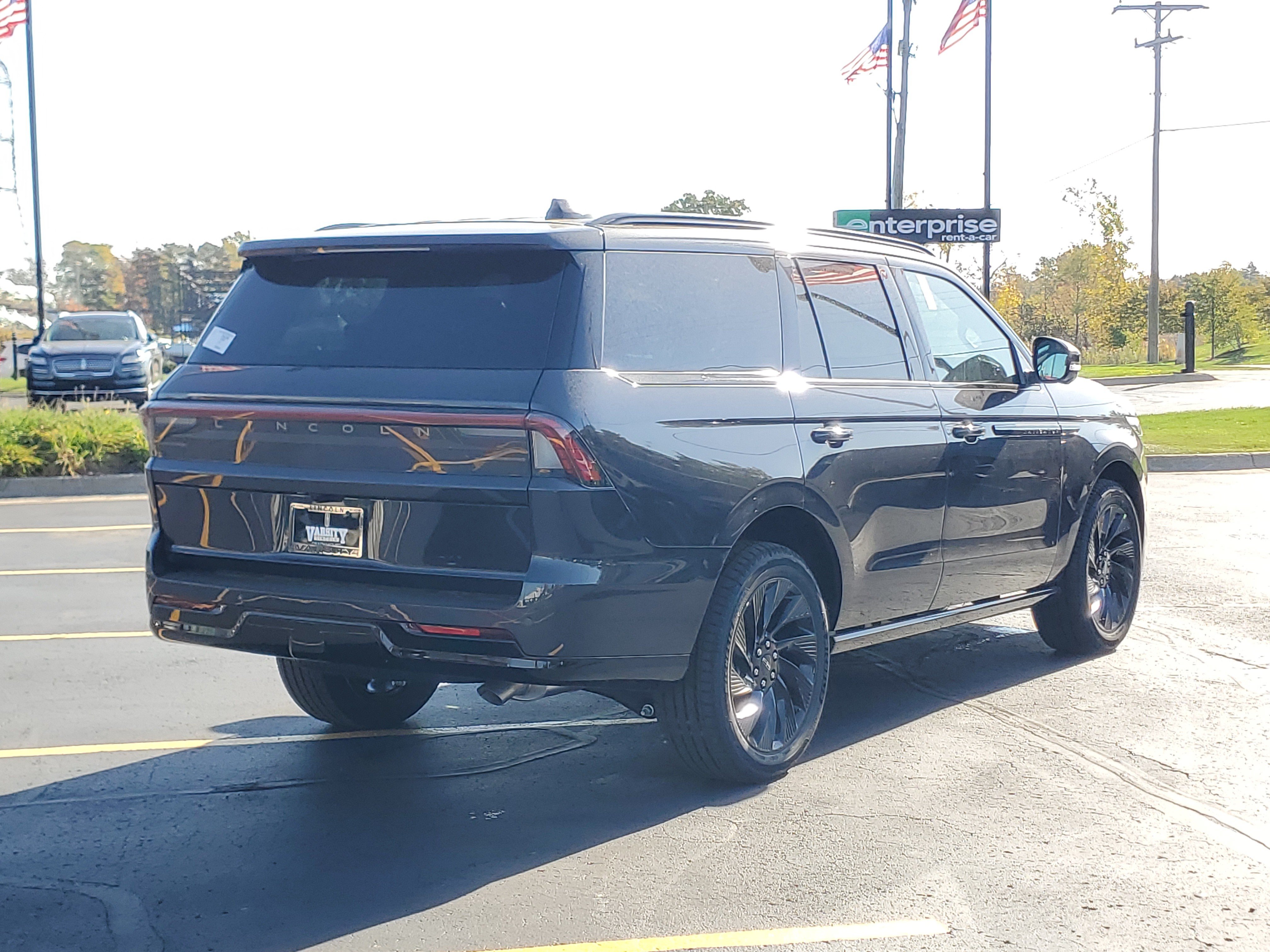 New 2027 Lincoln Navigator Reserve w/ Jet Appearance Package AWD/4WD image 4