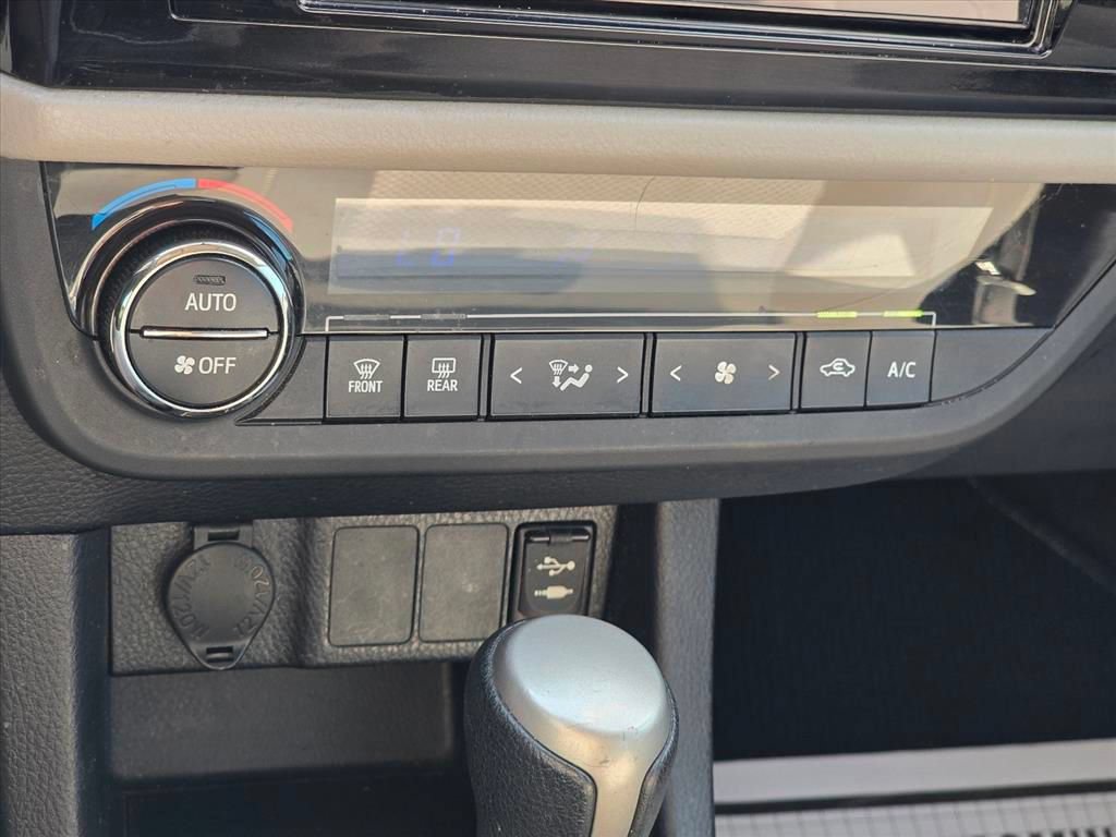 Used 2015 Toyota Corolla LE FWD image 16