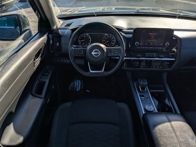Used 2025 Nissan Pathfinder SV image 15