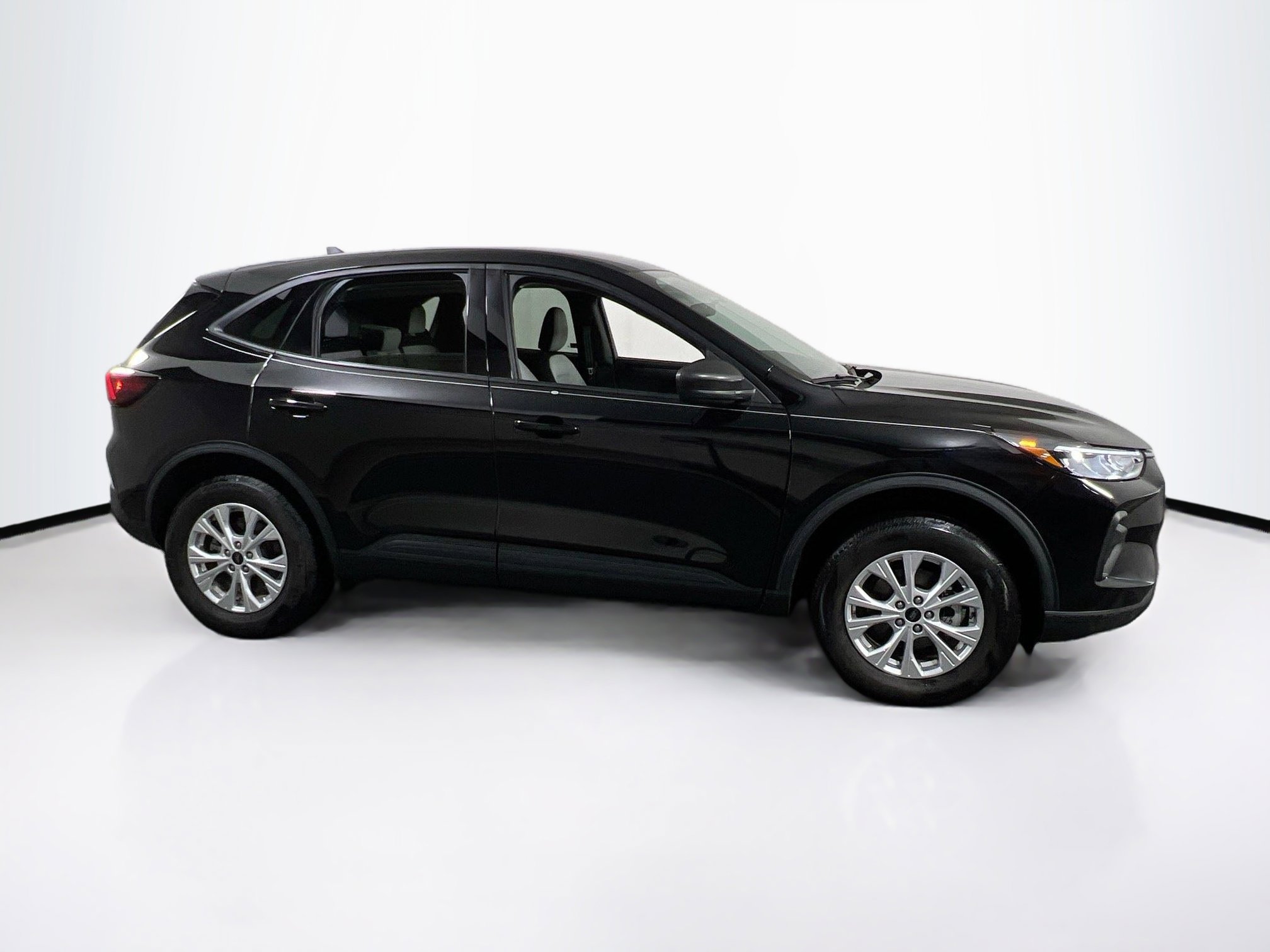 Used 2025 Ford Escape Active w/ Cold Weather Package AWD/4WD image 4