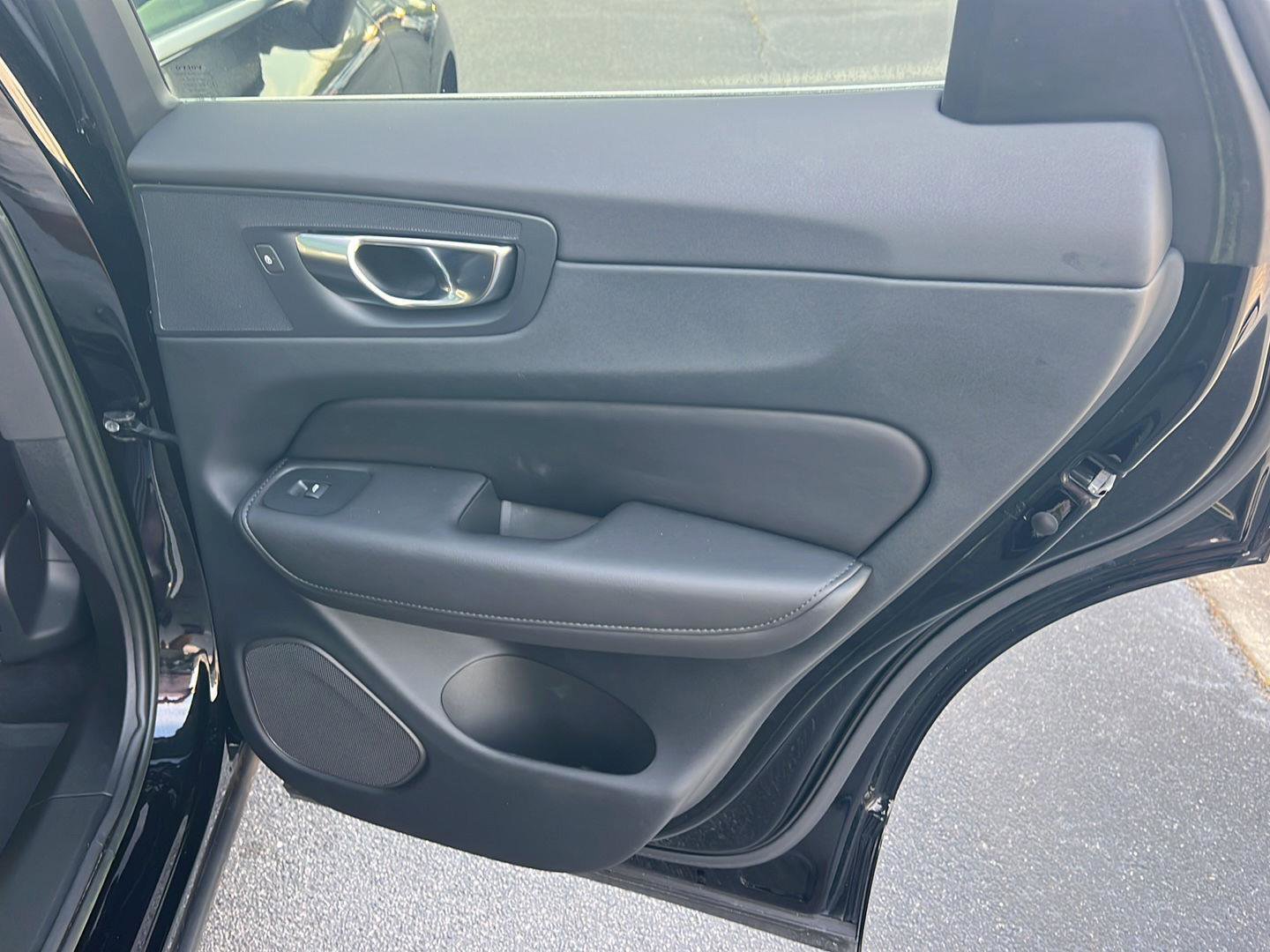 Used 2023 Volvo XC60 B5 Plus w/ Protection Package Premier image 15