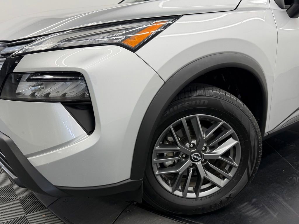 Used 2024 Nissan Rogue S FWD image 5