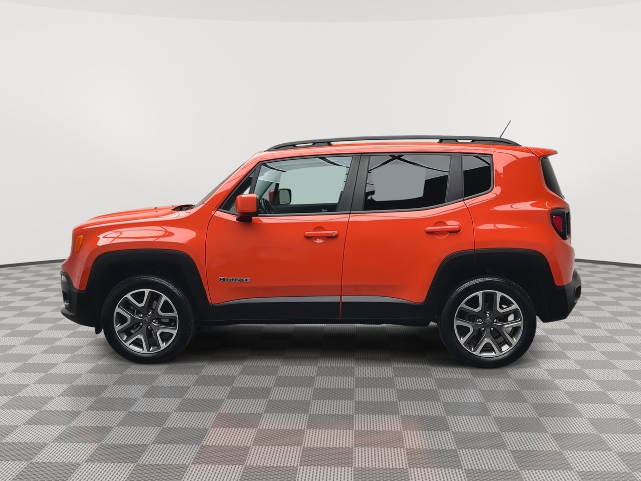 Used 2017 Jeep Renegade Latitude w/ Popular Equipment Group image 34