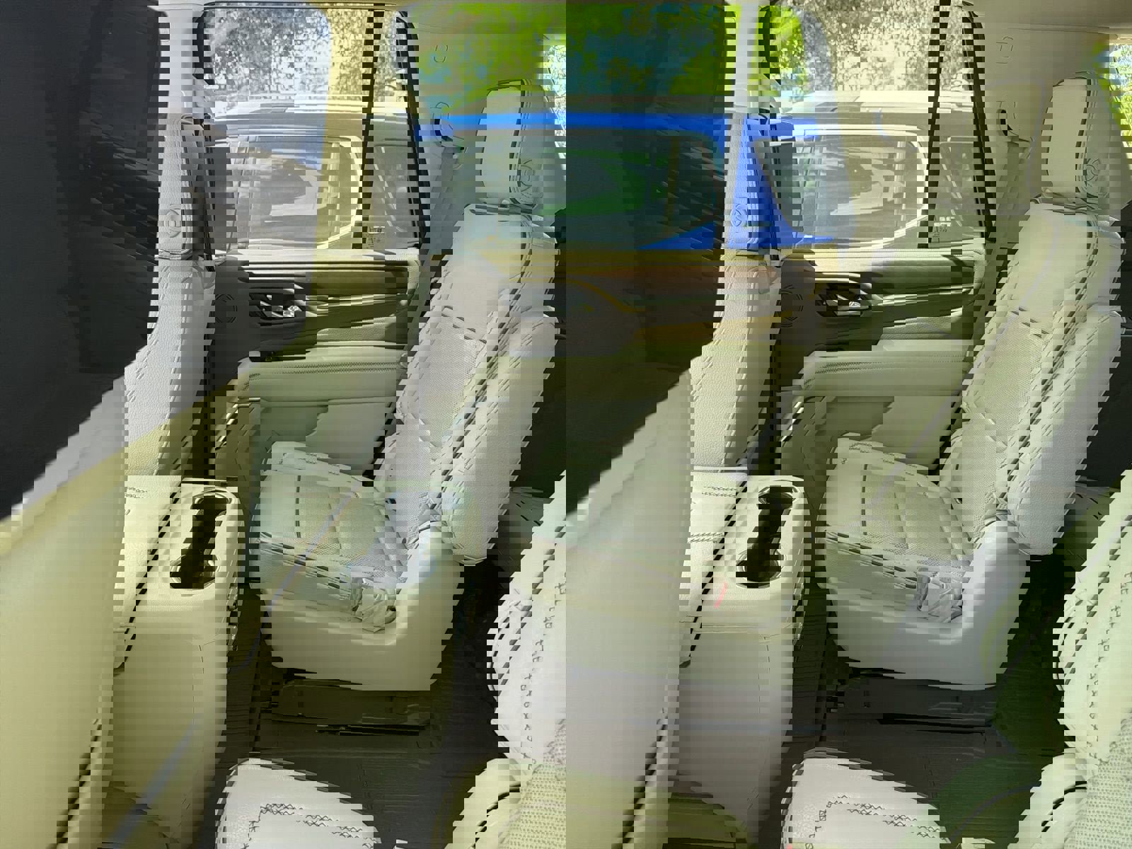 Used 2021 GMC Yukon Denali w/ Denali Premium Package image 8