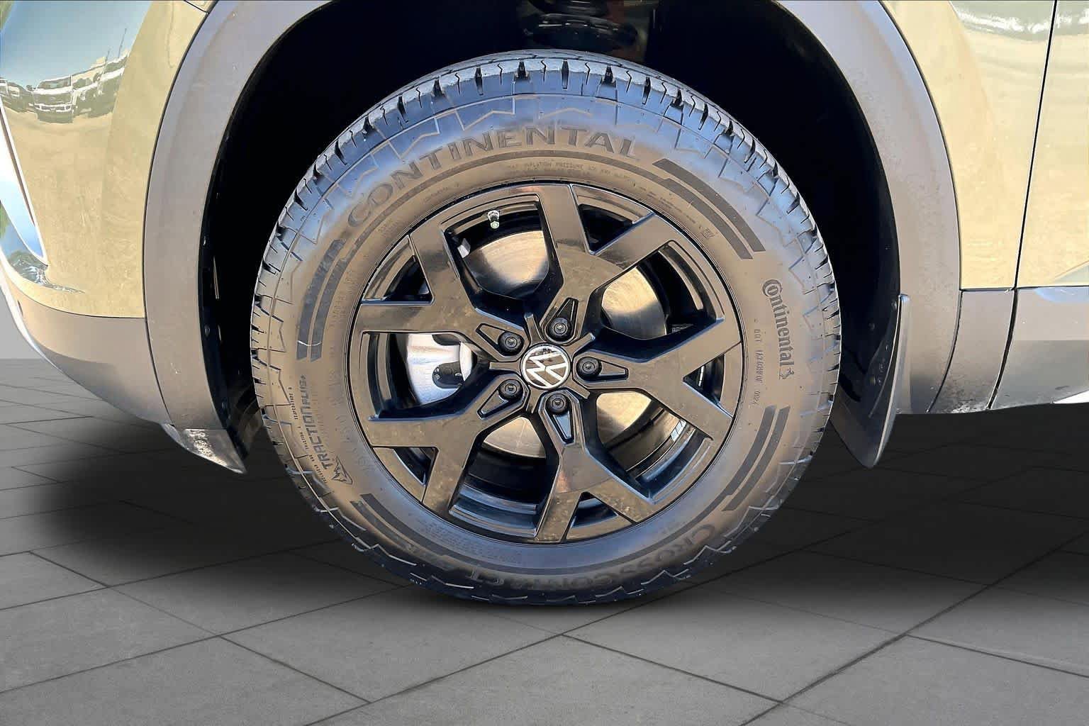 Used 2024 Volkswagen Atlas Peak Edition SEL AWD/4WD image 11