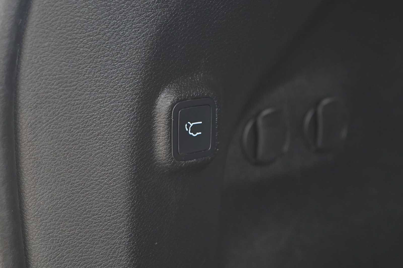 Used 2019 Jeep Cherokee Limited AWD/4WD image 26