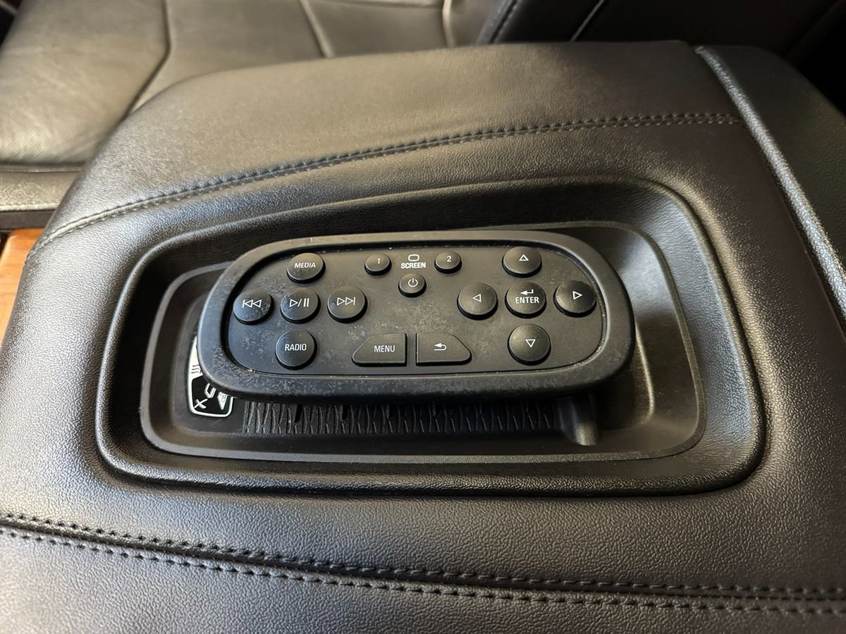 Used 2017 Cadillac Escalade Premium Luxury AWD/4WD image 34
