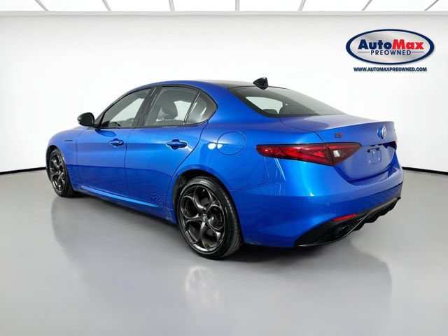 Used 2023 Alfa Romeo Giulia Estrema AWD/4WD image 6