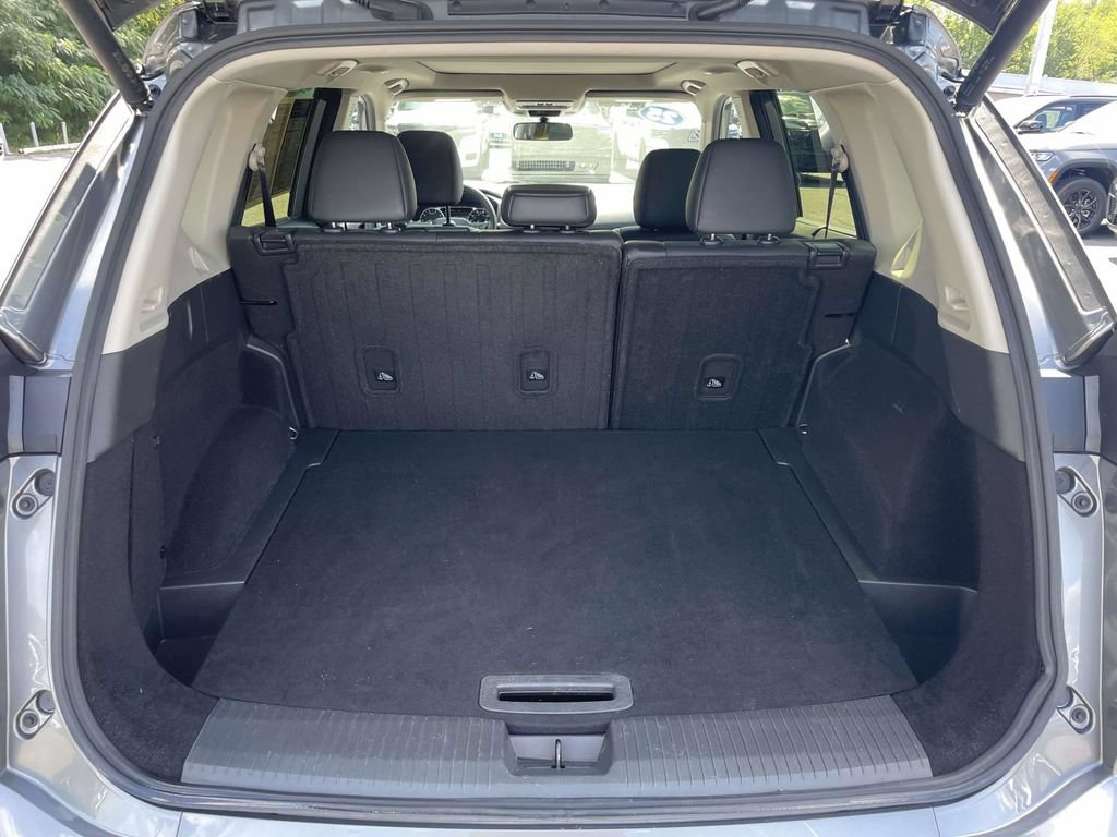 Used 2025 Nissan Rogue SV w/ SV Premium Package FWD image 43