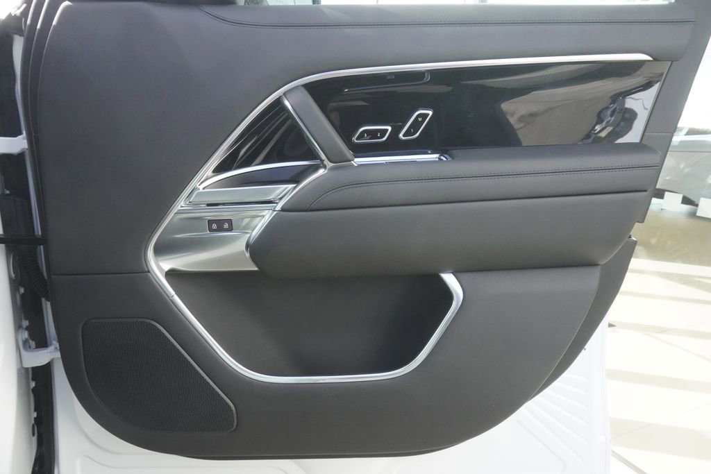 New 2026 Land Rover Range Rover Long Wheelbase SE image 21
