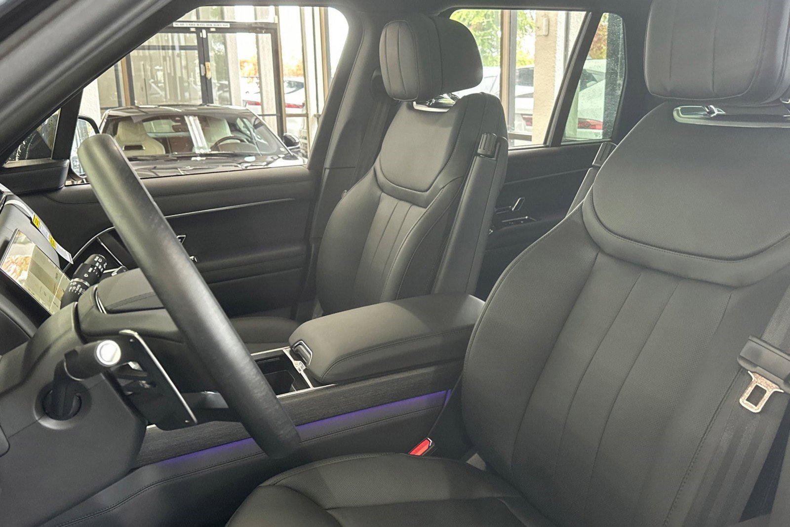 New 2025 Land Rover Range Rover SE image 6