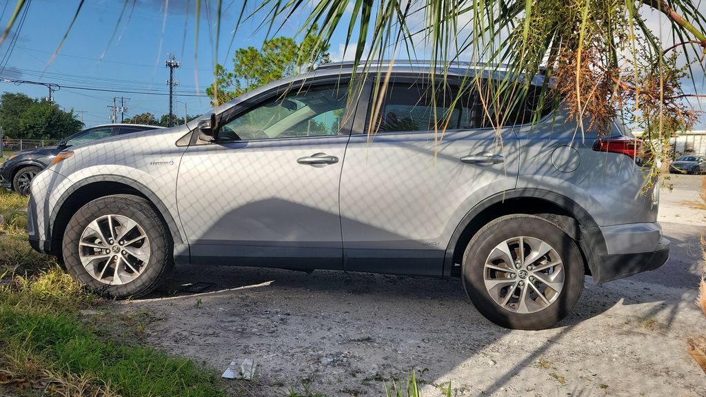 Used 2017 Toyota RAV4 XLE w/ Convenience Package AWD/4WD image 4