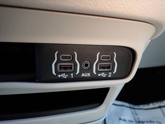 Used 2024 Chrysler Pacifica Touring-L FWD image 25