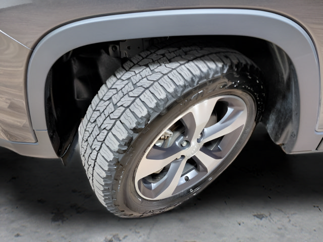 Used 2022 Jeep Cherokee Limited AWD/4WD image 22