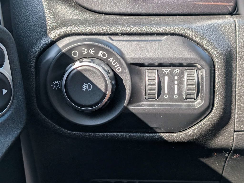 Used 2020 Jeep Wrangler Unlimited Sport AWD/4WD image 19