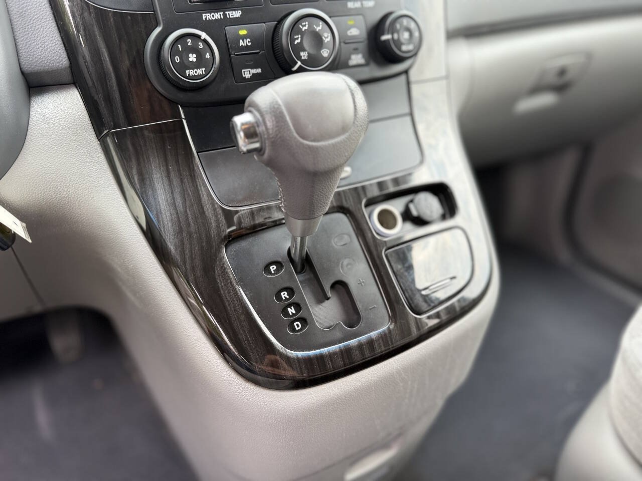 Used 2011 Kia Sedona EX FWD image 19