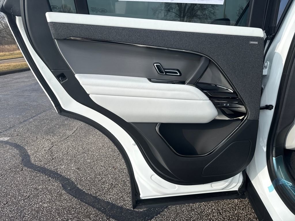 New 2026 Land Rover Range Rover Sport SE image 13