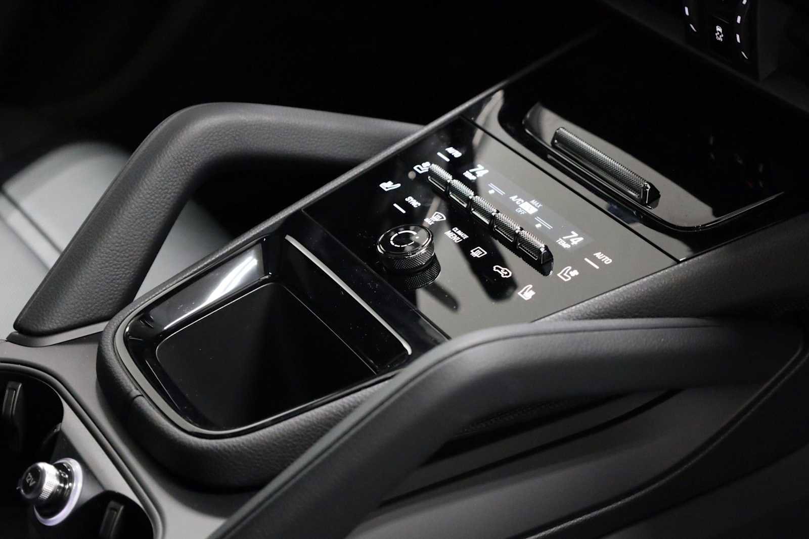 New 2025 Porsche Cayenne Coupe image 21