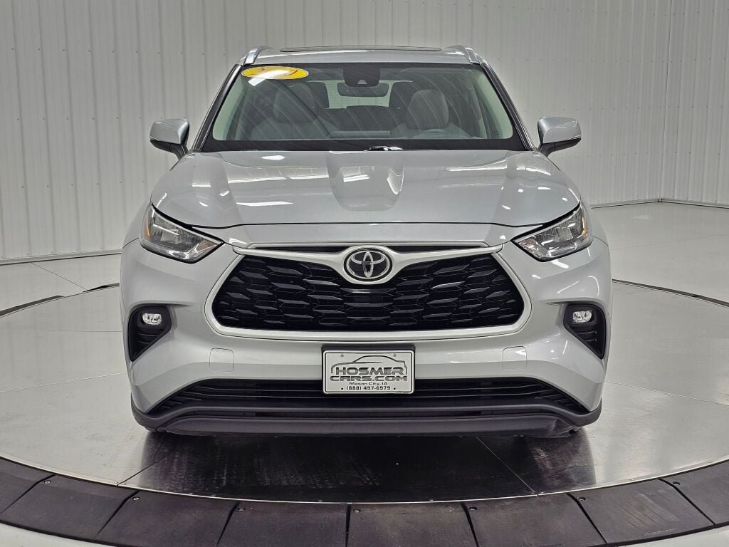 Used 2020 Toyota Highlander XLE AWD/4WD image 8