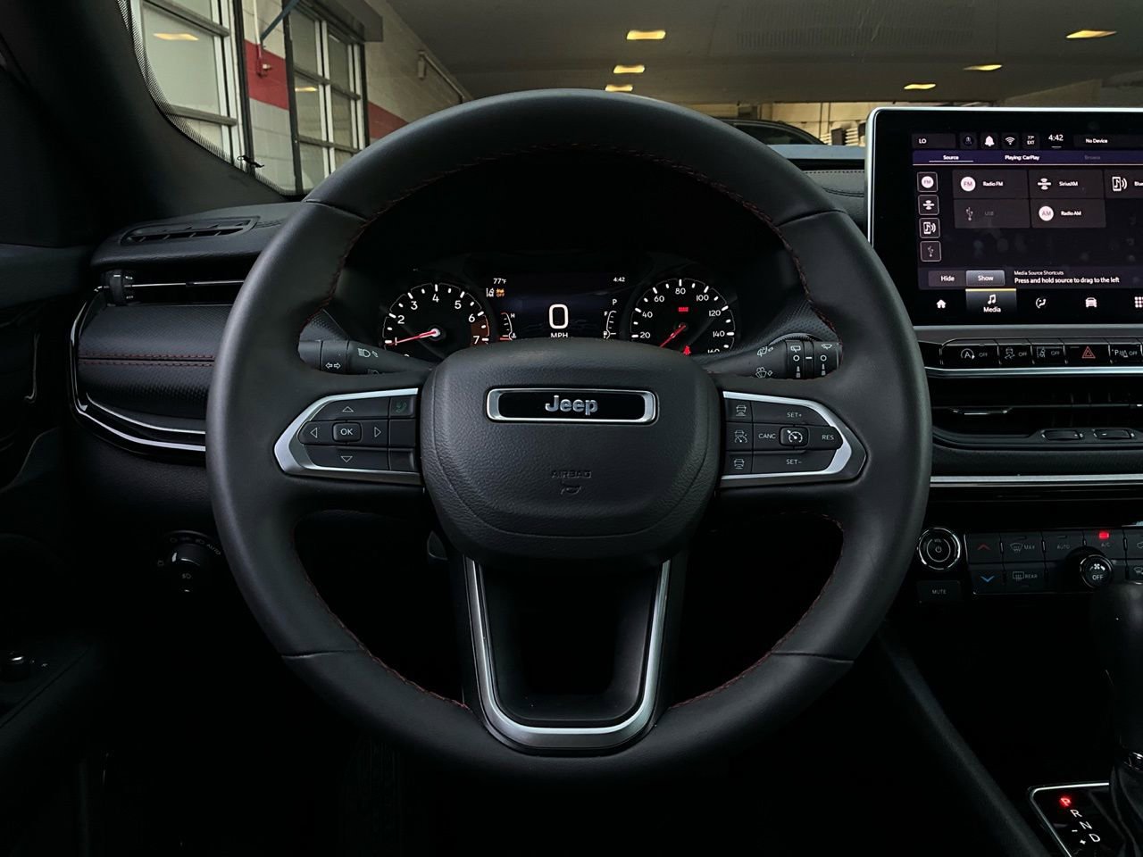 Used 2025 Jeep Compass Trailhawk image 33