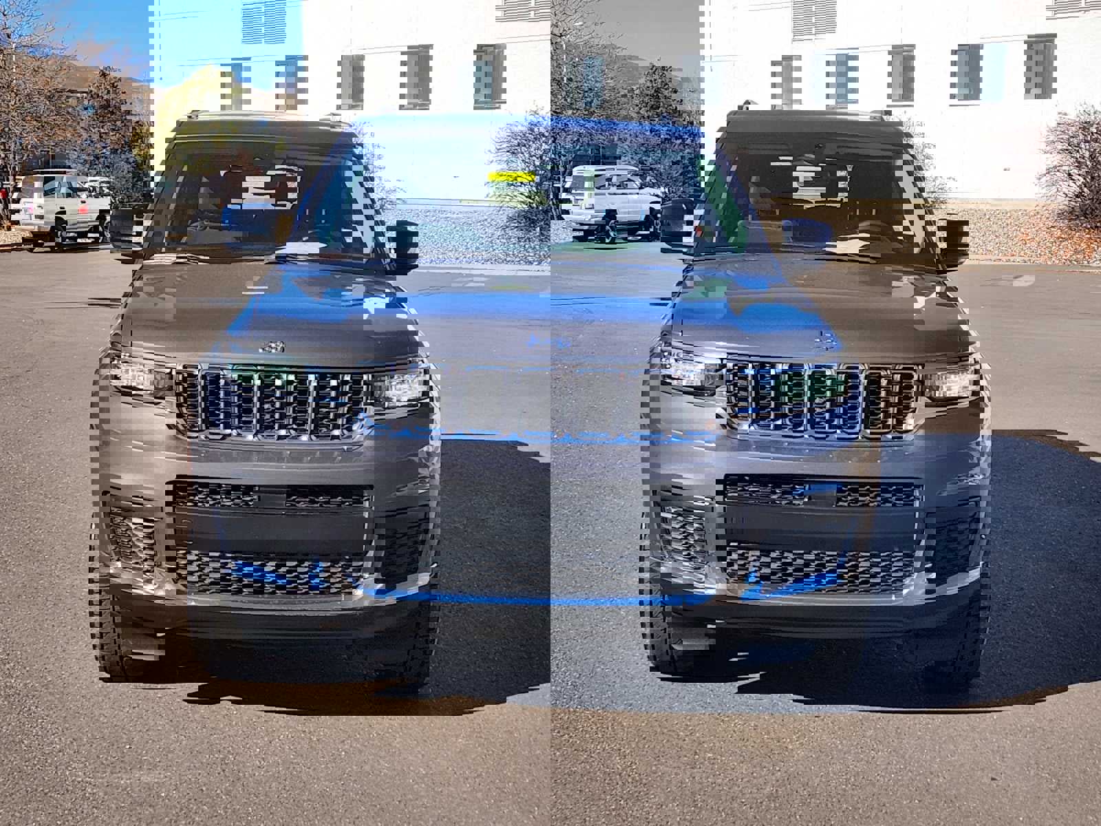 Used 2023 Jeep Grand Cherokee L Laredo image 5