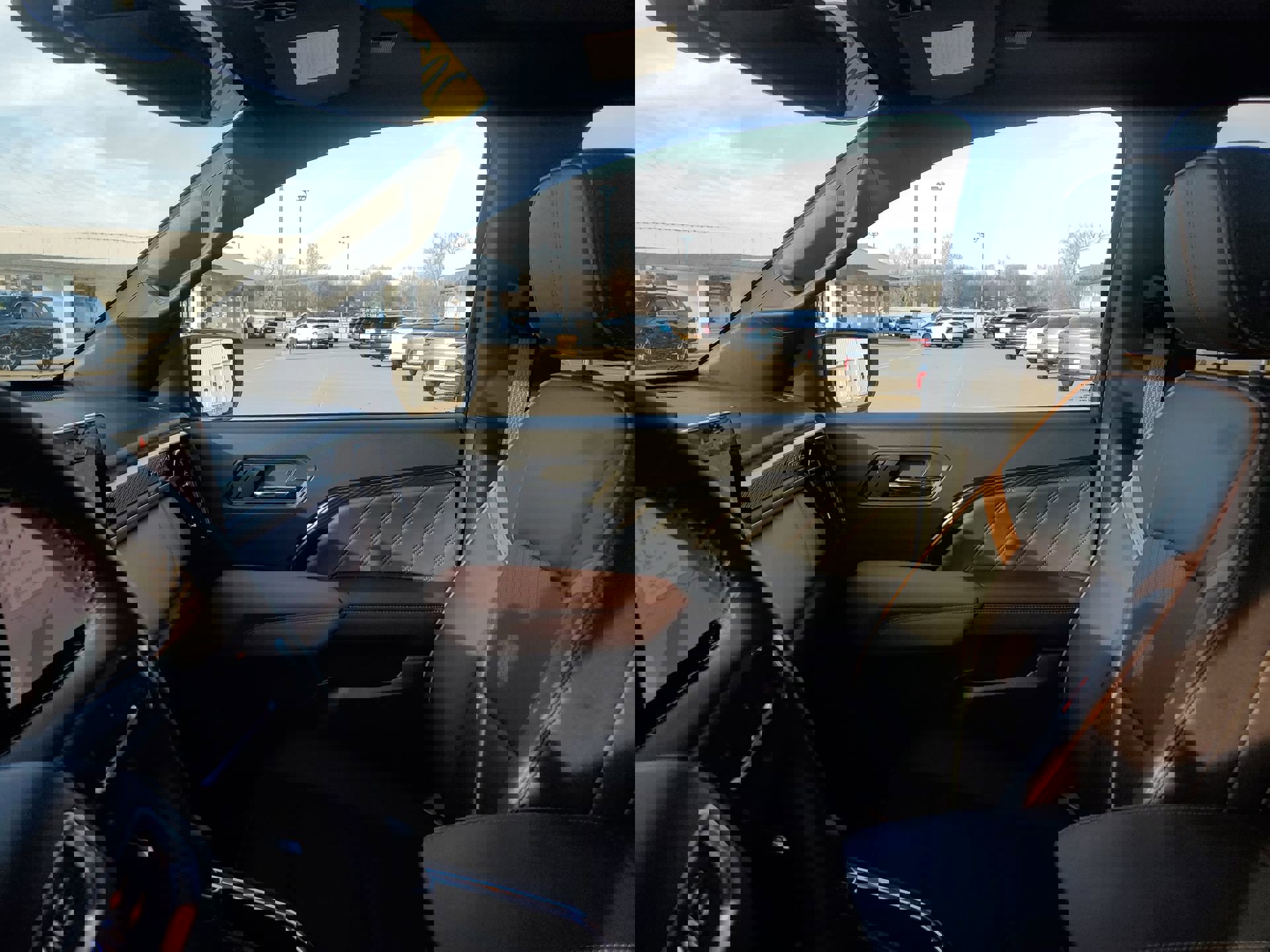 Used 2025 GMC Canyon AT4 w/ Technology Plus Package image 28