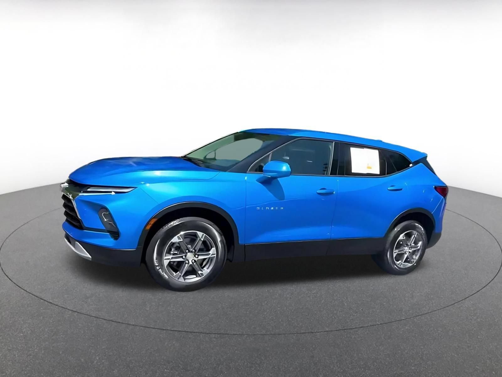 Used 2025 Chevrolet Blazer LT FWD image 9