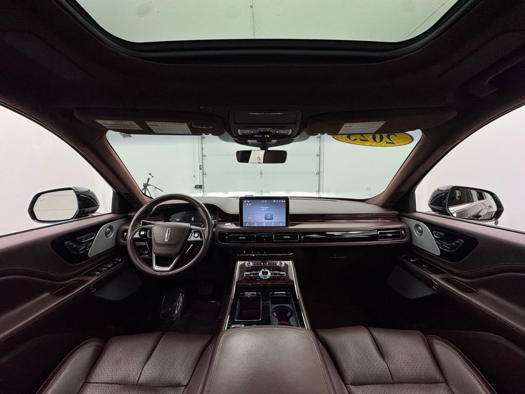 Used 2023 Lincoln Aviator Black Label w/ Class IV Trailer Tow Package AWD/4WD image 3