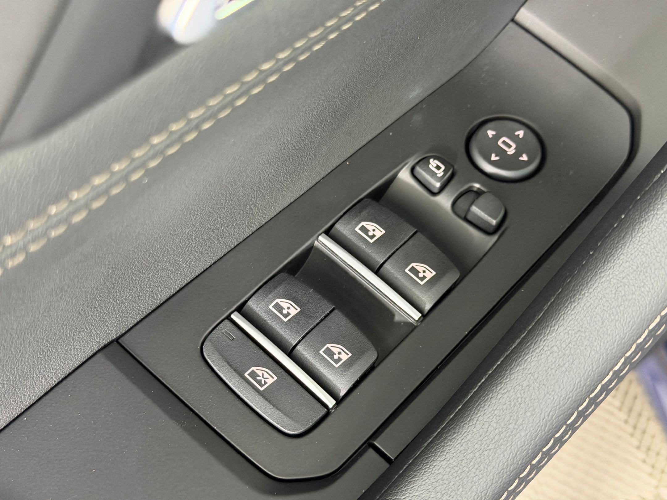 New 2027 BMW X6 M60i AWD/4WD image 24