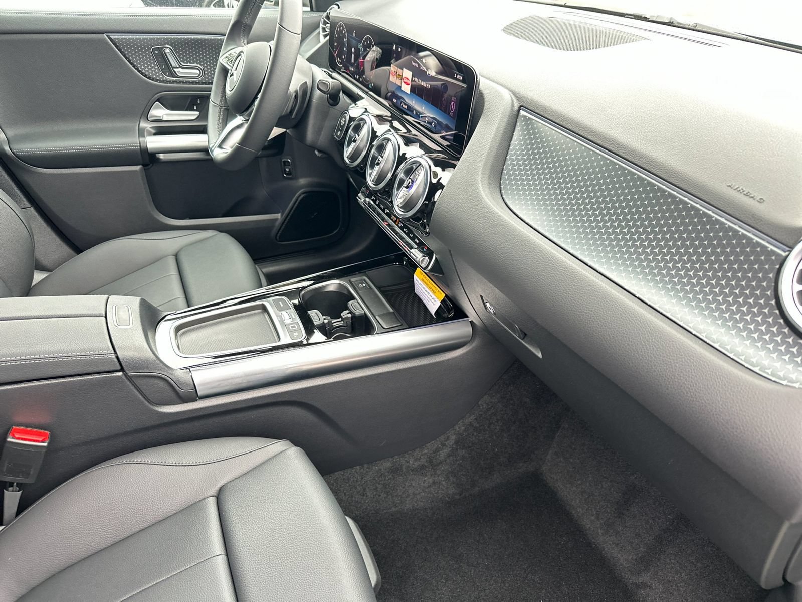 Used 2025 Mercedes-Benz GLA 250 image 16