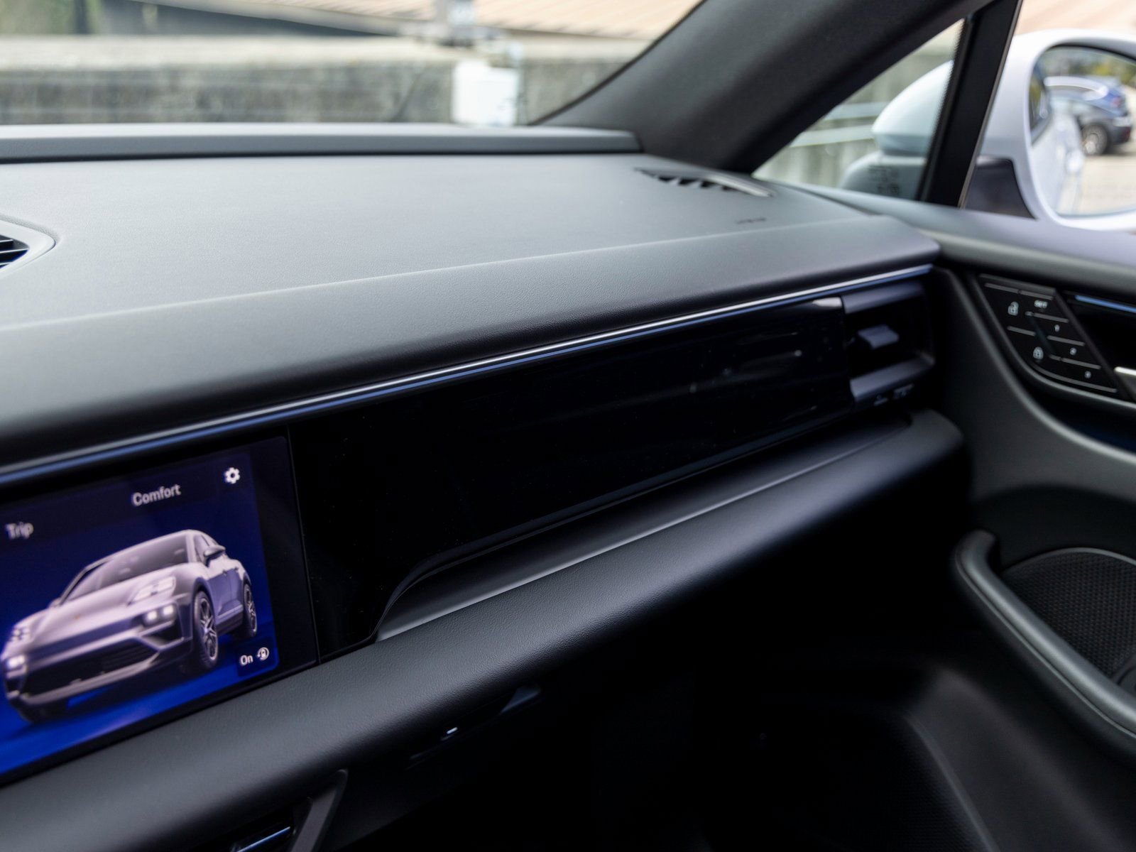 New 2025 Porsche Macan Electric image 35