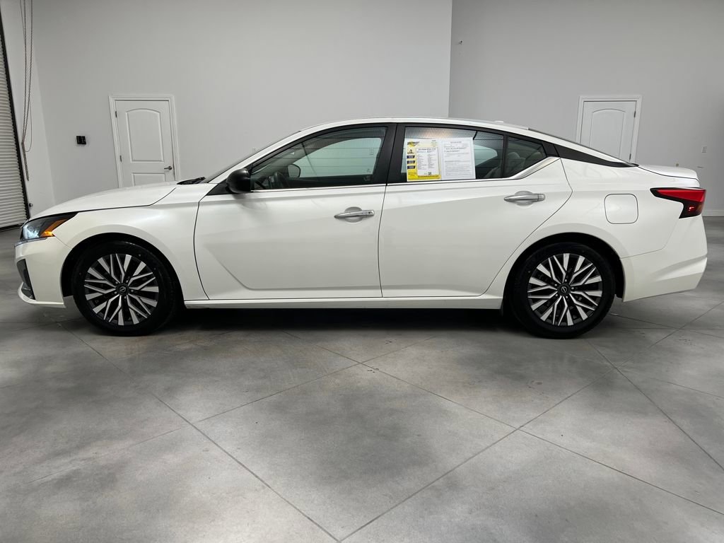 Used 2024 Nissan Altima 2.5 SV FWD image 4