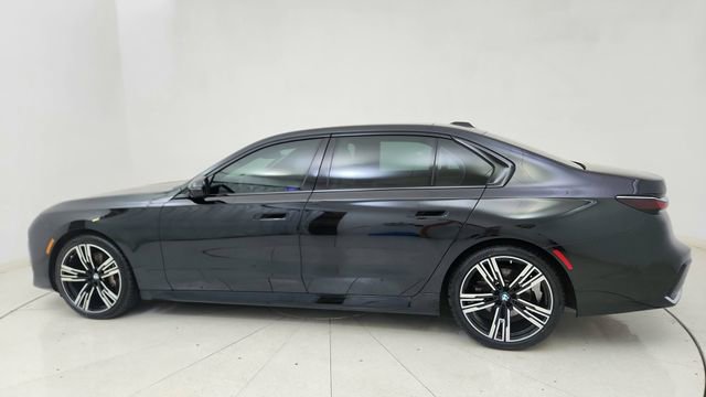 Used 2023 BMW 740i w/ Parking Assistance Package image 4
