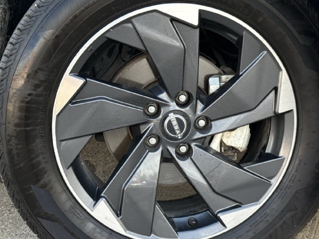 Used 2024 Nissan Rogue SV FWD image 9