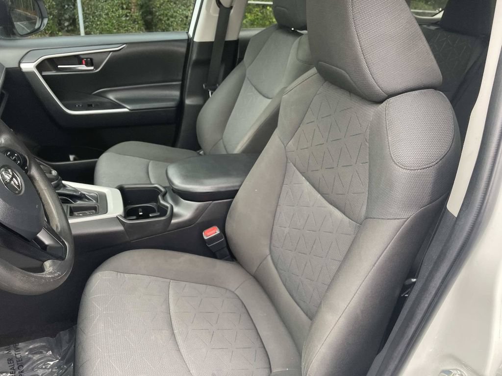 Used 2022 Toyota RAV4 XLE w/ Convenience Package FWD image 23