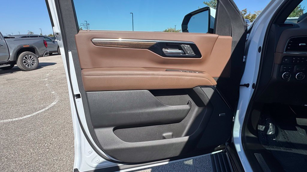 Used 2026 Chevrolet Tahoe High Country AWD/4WD image 24