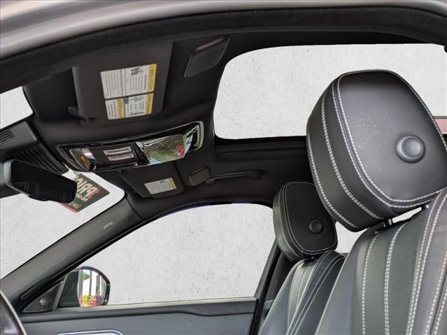 Used 2021 Land Rover Range Rover Velar R-Dynamic S image 17